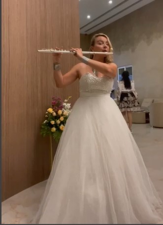 Female Russian Instrumental Artist